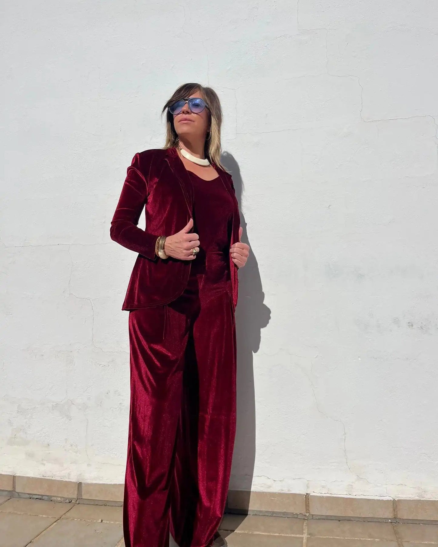 Chaqueta estilo blazer de terciopelo color granate