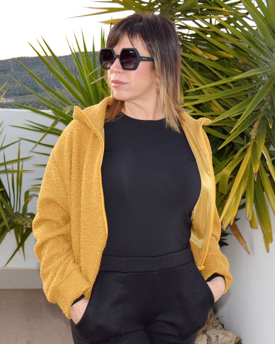 Chaqueta Borreguito Mostaza - Modelo Frontal