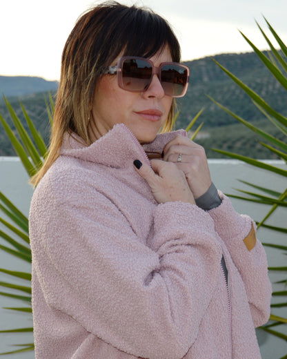 Chaqueta Borreguito Rosa - Modelo Lateral Derecho