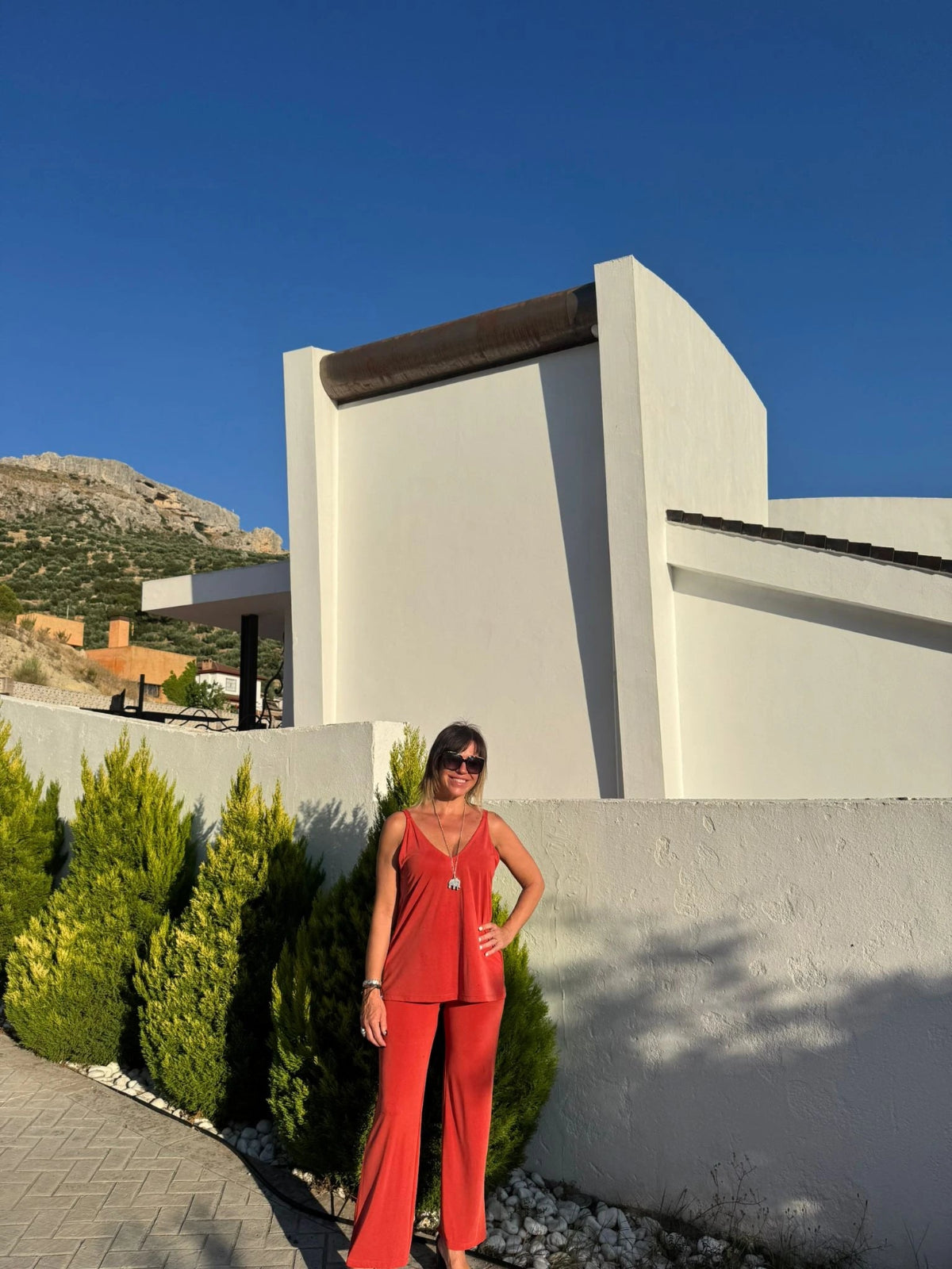 Pantalón largo naranja con elástico en cintura