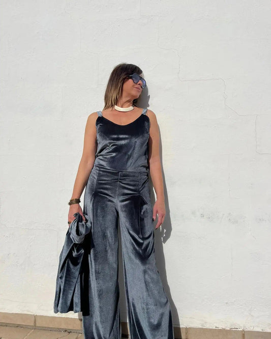 Camiseta estilo top de terciopelo color gris