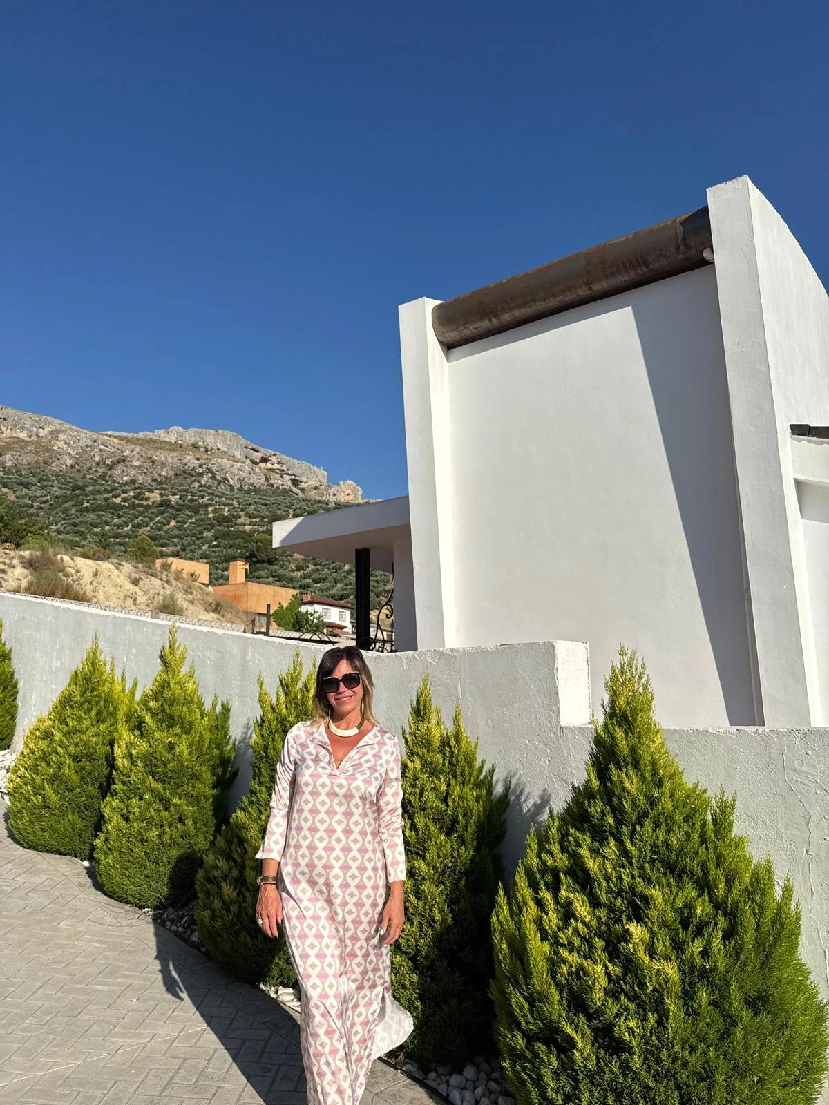 Vestido largo ovalado color blanco/rosa claro con estampado geométrico