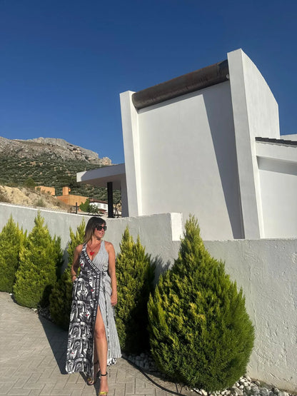 Vestido largo de tirantes cruzado con estampado artístico exclusivo 